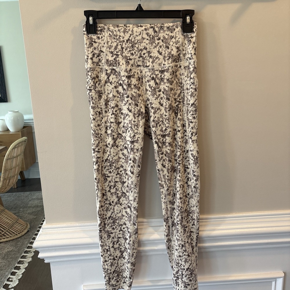Varley Beige/Taupe Print Legging Size XS 4‎
